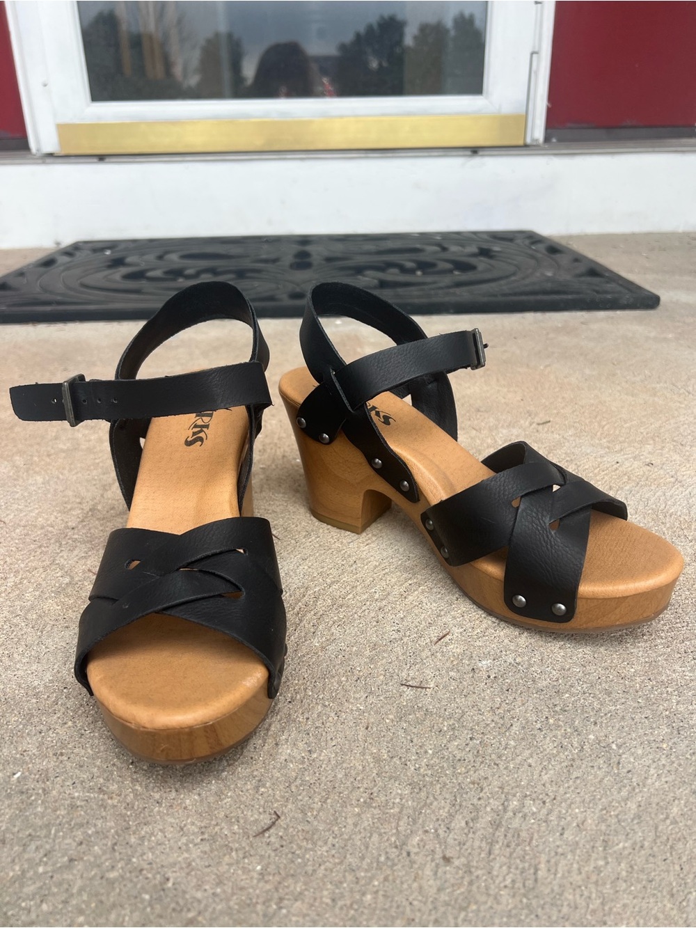 Korks Black Leather Woven Clog Platform Sandals